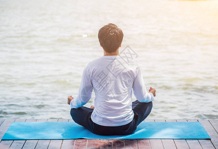瑜伽呼吸和冥想放松为健康着想图片
