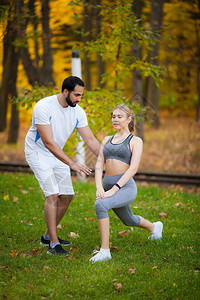 身体健康个人教练在女外出锻图片