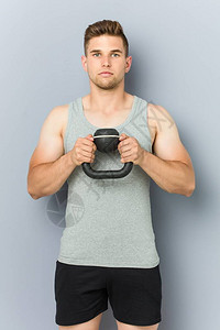 年轻有健身力的caucasian男背景图片