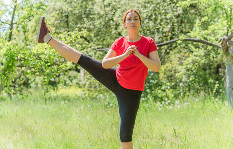 妇女培训自然锻炼体重减肥健康时间检疫后形图片