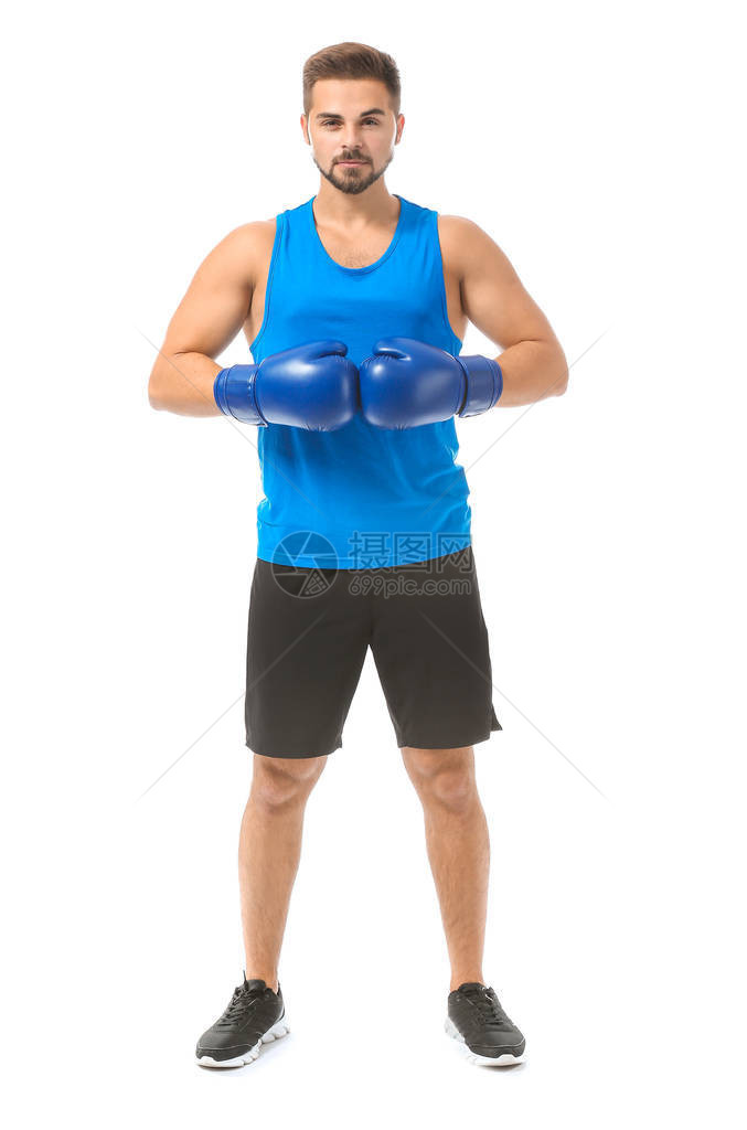 白色背景的运动型年轻拳击手图片