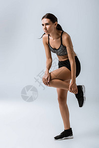 女运动员在用灰色升温时膝盖疼图片