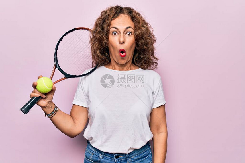 中年美女运动员打网球图片