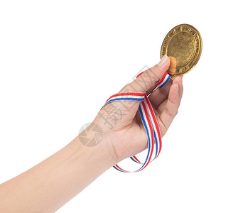 获奖者举起双手并持有金奖章带白图片