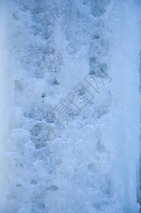 冬天的冰冻瀑布蓝白相间图片