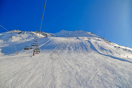 在奥地利霍赫古尔格勒的滑雪坡顶端图片