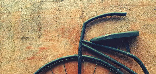 大黑色复古钢制自行车轮图片
