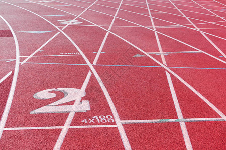 个人400米赛事和场跑轨中4x100米短跑继背景图片