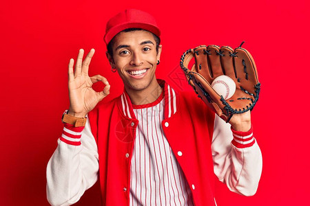 年轻的非洲裔美国人穿着棒球服图片