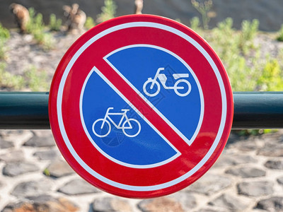 禁止使用自行车的标志交通信号细节阿姆斯特丹图片