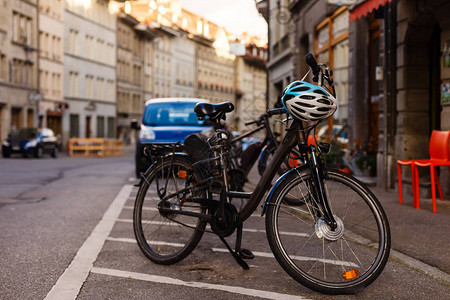 城市里的自行车图片