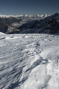在意大利的山顶冬季冒险雪奥斯塔Champ图片