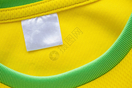 黄色运动服装布衫上的白纺织衣服标图片