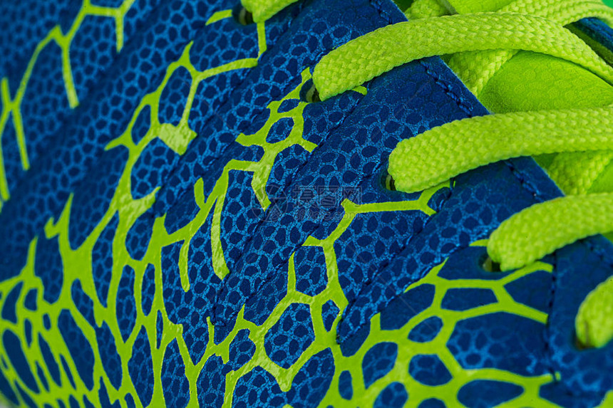 蓝色运动鞋的碎片绿色图片
