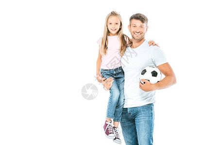 快乐的父亲抱着女儿的怀抱站在白图片
