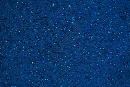 查看纹理蓝色合成防水服装防水尼龙上的水滴雨滴落在防水纺织品上带毛雨的防水涂层背景带雨背景图片