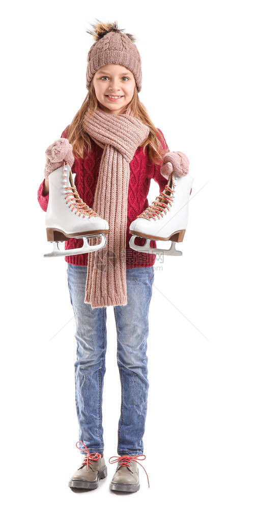 可爱的小女孩穿着白色背景的溜冰鞋图片