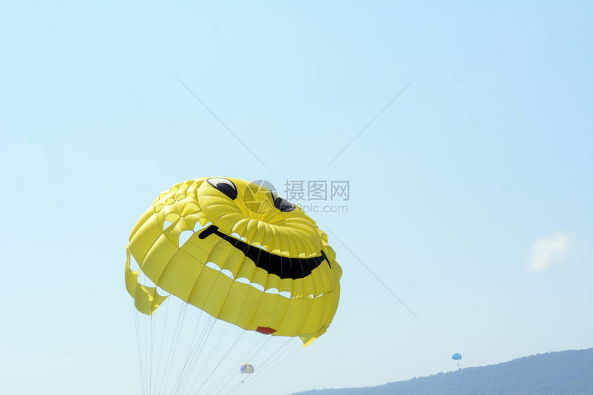黄降落伞图片