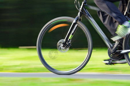 骑自行车模糊的动图片