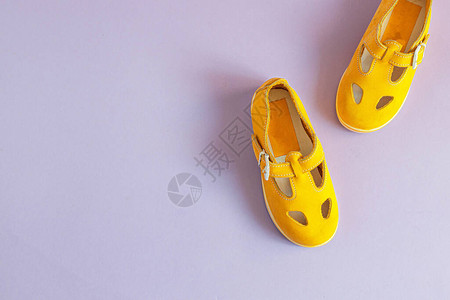 绿色黄婴儿鞋图片