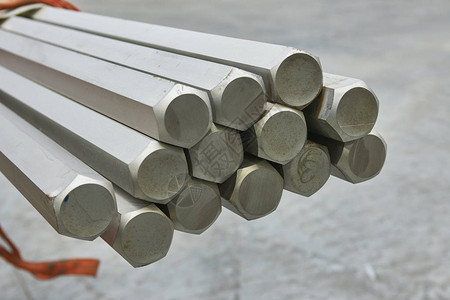 金属钢型材工业生产图片