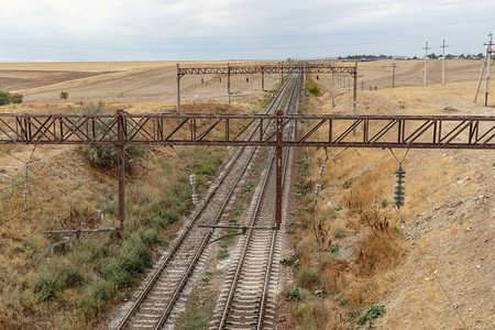 哈萨克斯坦草原上的铁路图片