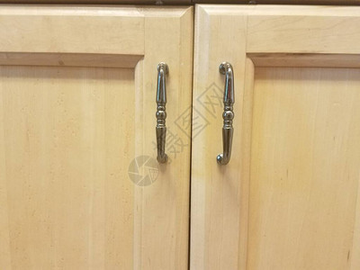 浅棕色厨房橱柜门背景图片