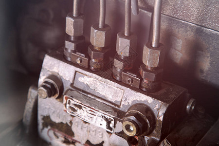 高压燃料泵金属与铁丝网和胶合的连接系统图片