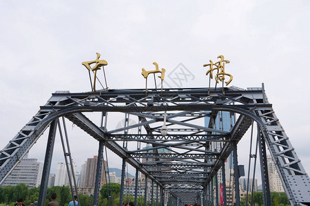 兰州甘肃的钟山大桥中文译图片