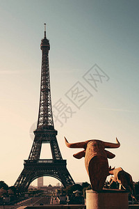 艾菲尔铁塔雕像是巴黎著图片