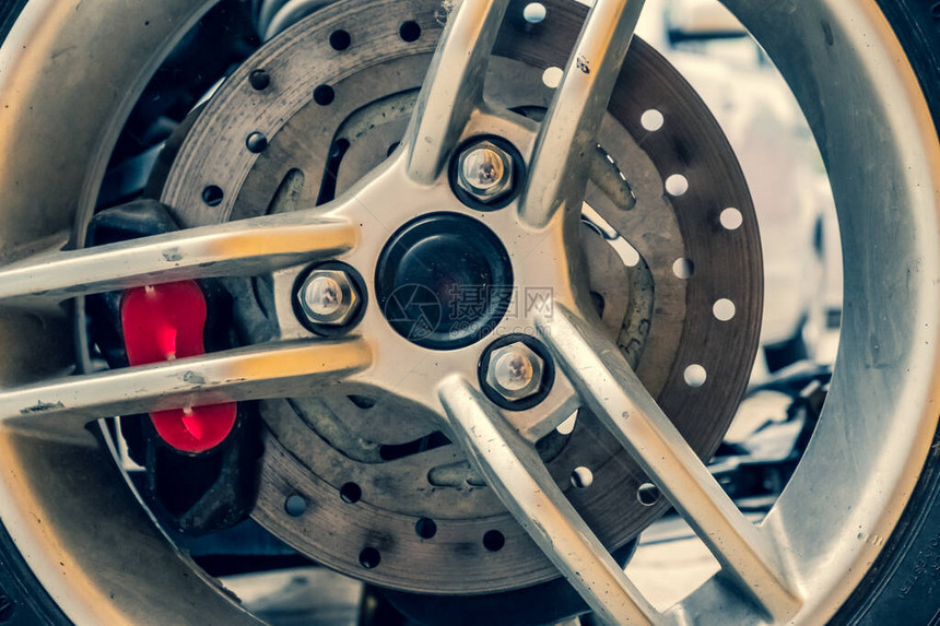 摩托车轮辋三辐铝制轮辋可见刹车片图片