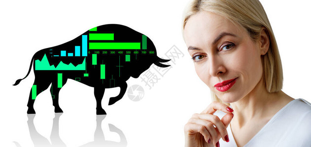 成年商业妇女接近大黑环形公牛金融图标图片