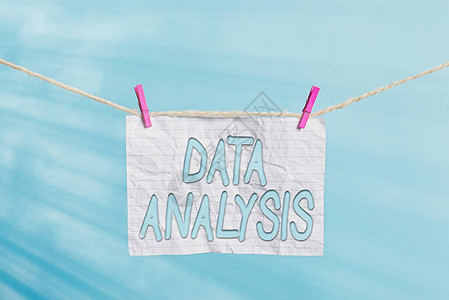 手写文本数据分析概念照片将数字转换为分析结论预测晾衣绳夹矩形纸图片