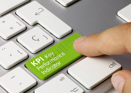 KPI以金属键盘绿键写成的图片