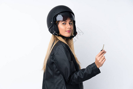 携带摩托车头盔的乌拉圭青年妇女图片