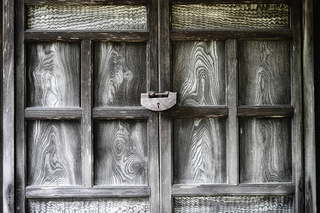 旧门和旧锁图片