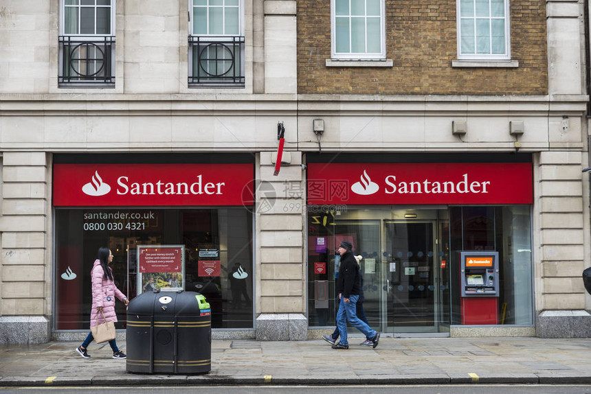 桑坦德银行的银行分和ATM与周围的人在伦敦图片