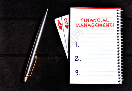 借来概念手写显示财务管理概念意味着管理资金和资金的有效方法书写设备放置在小工具背景