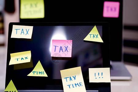 纳税时间需要提交纳税申报表纳税表笔记本电脑模型或模板图片