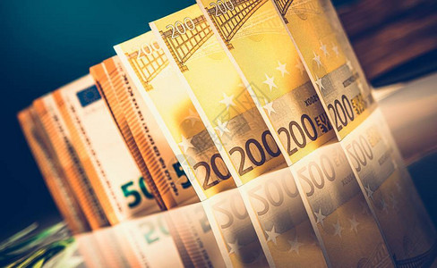 20和50欧元的折中表商业和经济主题图片