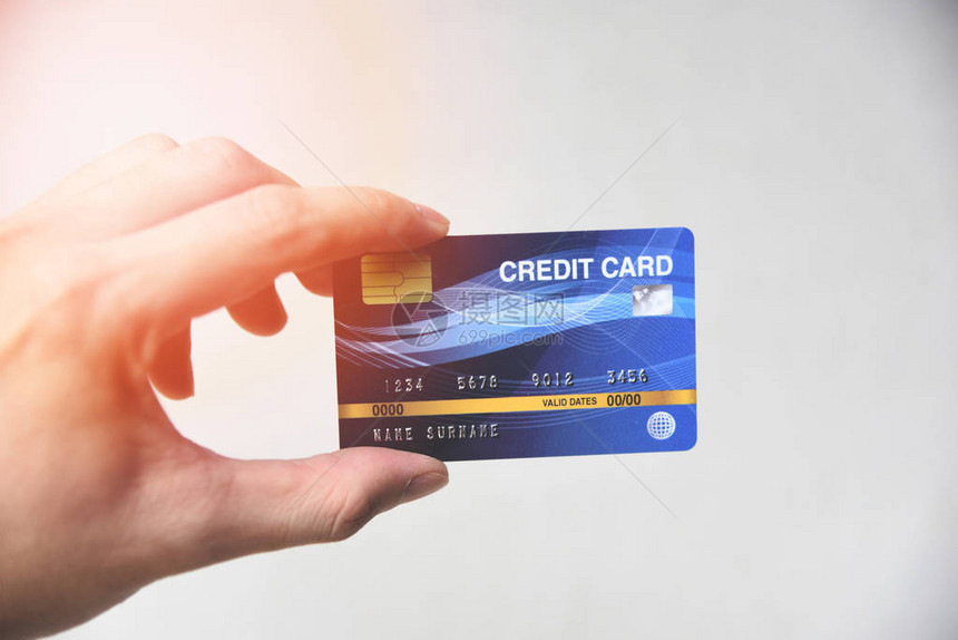 信用卡购物卡概念手持信用卡图片