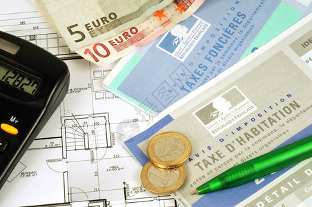 法国税收表格和财产税高清图片