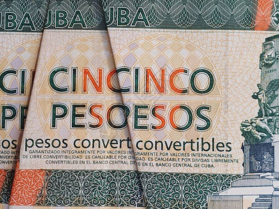 对五比索背景和纹理的古巴钞票的方法图片