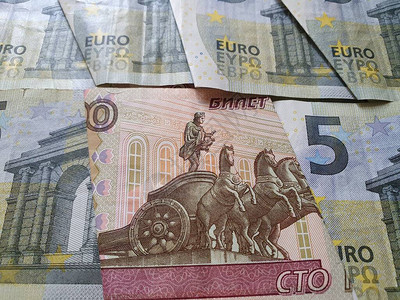 俄罗斯纸币100卢布和欧元5欧图片