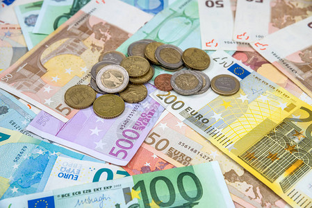 欧元货币带钞票图片