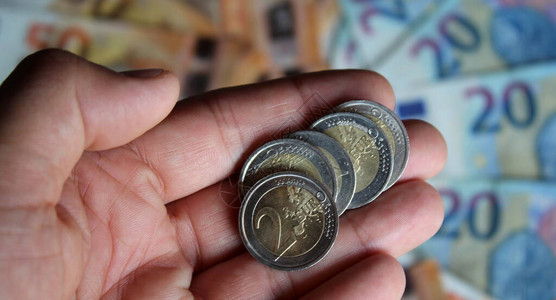 欧元硬币和纸币图片