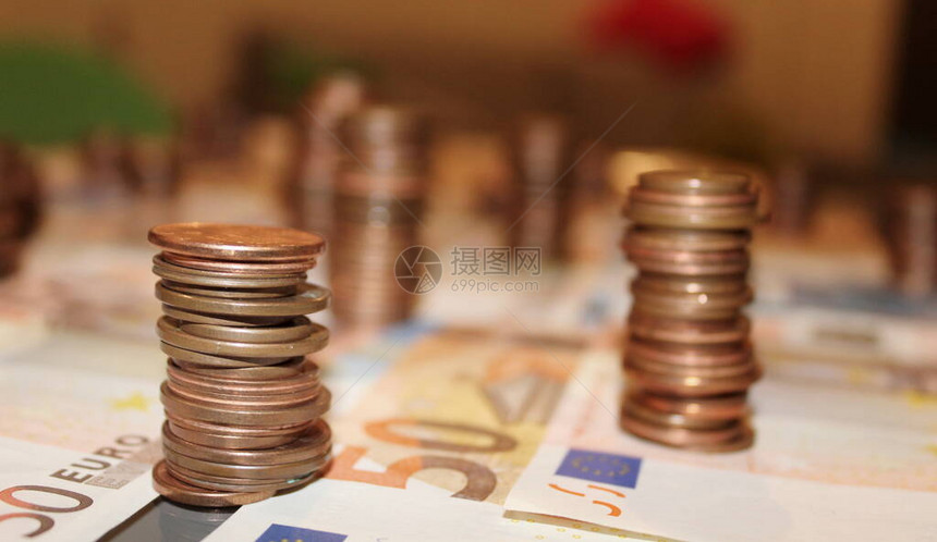 欧元硬币和钞票图片