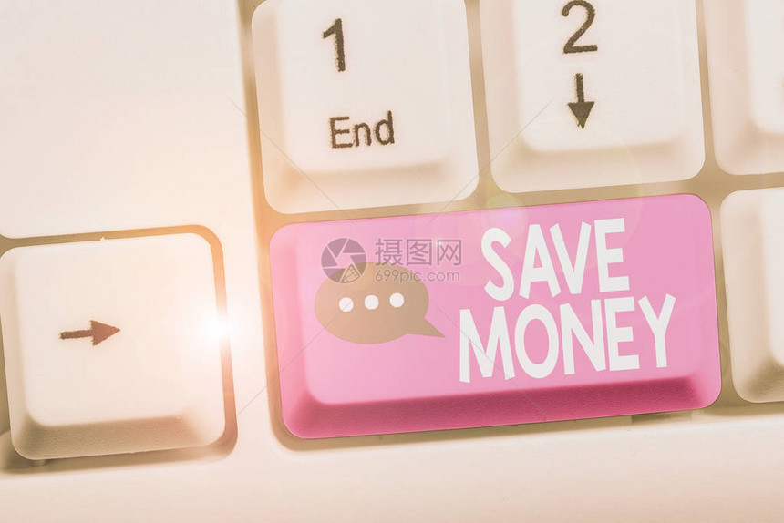 写笔记显示存钱每月存储一些现金以便稍后使用它们的商业概念白色pc键盘图片
