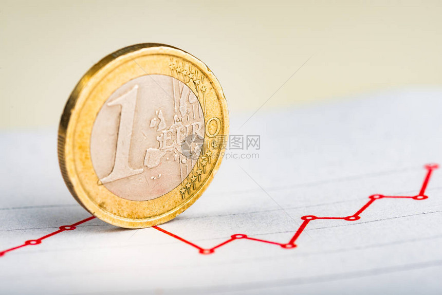 在浮动图上用1个欧元硬币欧元汇率应图片