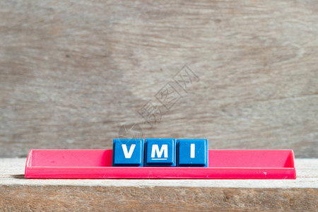 红色木材架上贴在木本VMI字供应商管理库存清图片